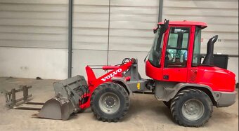 KLOUBOVÝ NAKLADAČ VOLVO L30G - 3