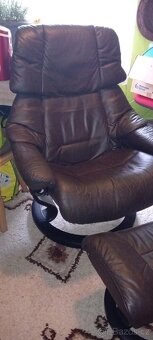 Otočné polohovací kožené křeslo s bobíkem - 3