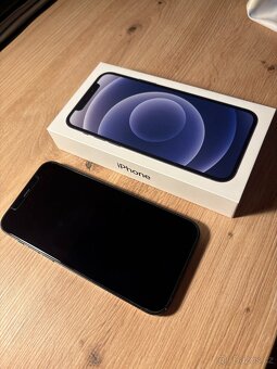 IPhone 12 64GB černý - 3
