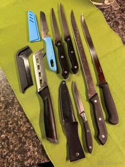 Různé misky a příbory - 3