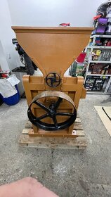 Kamenný šrotovník Wichterle Kovařík Prostějov - 3