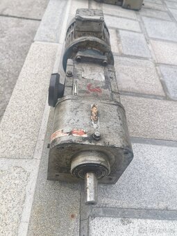 Motor s převodovkou a variátorem č.3 - 3