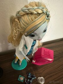 Lagoona blue Science lab Monster high - 3