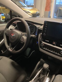 Prodám toyota corolla hybrid 1.8 - 3
