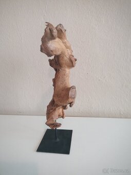 Teakové dřevo na kovovém stojánku - 3