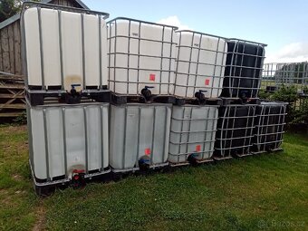 IBC nádrže kontejnery na 1000 litrů černé bílé - 3