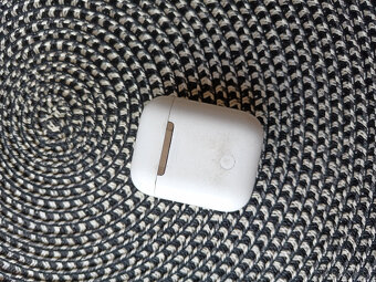 Apple Airpods 1 Gen, Apple Airpods 2 pro - 3