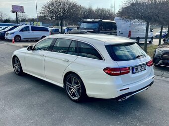 Mercedes-Benz Třídy E 400 4MATIC kombi - 3