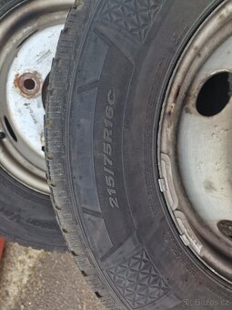 Renault Mascott , dvě kola s pneu 215/75R16C - 3