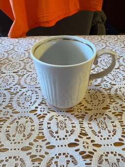 Elegantní porcelánové šálky se zlatým dekorem - 3