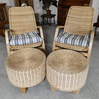 Sada dvou ratanových křesílek a dvou taburetů. - 3