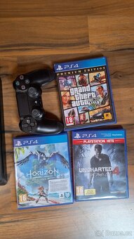 Prodám PS4 Slim 1 TB + ovladač s 3 hry - 3