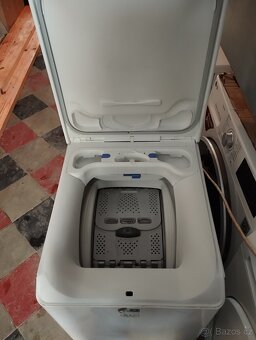 Vrchem plněná pračka Electrolux - 3