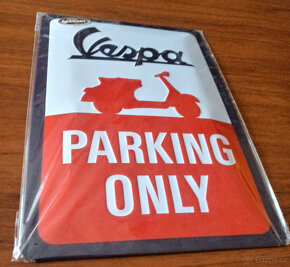 Plechová cedule: Vespa Parking Only - 30x20 cm - 3