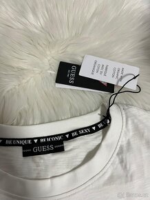 Dámské tričko Guess vel.S- nové - 3