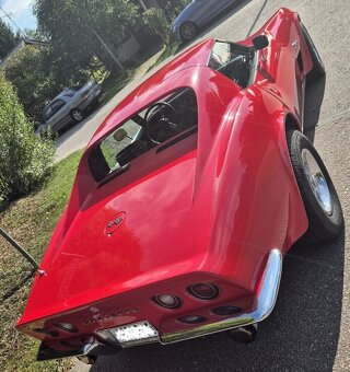 Chevrolet Corvette Sting Ray Coupe - 3