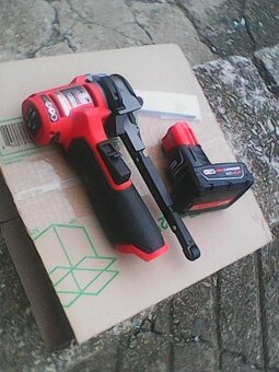 MILWAUKEE M12 FBFL13-0 Aku pilník + baterie 4Ah - 3