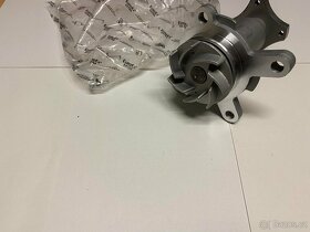 Moskvič  408, 412,  vodní pumpa - 3