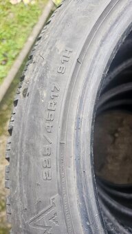 225/45R17 - 3