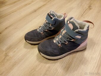 Prodám dívčí zimní boty Quechua vel. 33 - 3