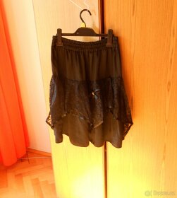 Sukně letní černá s krajkou a ozdob. prvkem. - 3