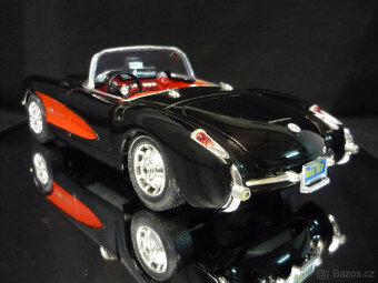 Chevrolet Corvette 1957 černočervený Bburago 1/18 - 3