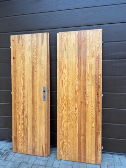 Prodám dvoukřídlé dřevěné dveře - smrk - 3