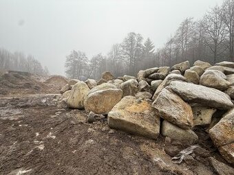 Kamen okrasny,totem-male,velke - 3