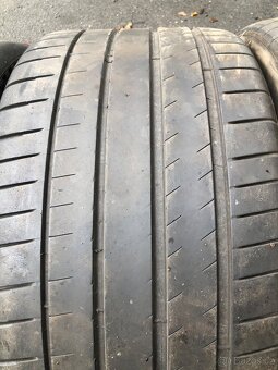 Prodám dvourozmer pneu 315/30/22 a 285/35/22 - 3