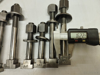 T matice se šrouby - 6 kusů - 3