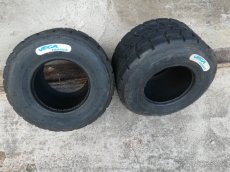 Pneumatiky na motorkáru zánovní. - 3