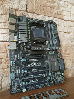 GIGABYTE 990FXA-UD3 - AMD 990FX, socket AM3+, orig. bal. - 3