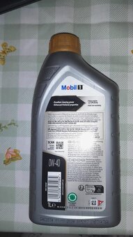 Motorový olej značky Mobil 1 0W-40 zlatý - 3