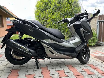 Honda Forza 300 malý nájezd,super stav - 3