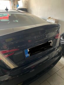 Audi A5 B9 odtrhova hrana víka kufru - 3