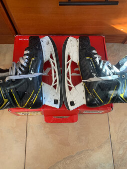 Brusle CCM Super Tacks AS3 Pro, vel. 45 - 3