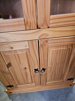 Dřevěná vitrína - 3