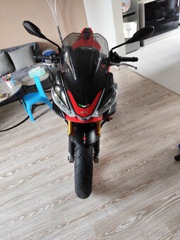 Aprilia Tuono 1100 V4 factory - 3