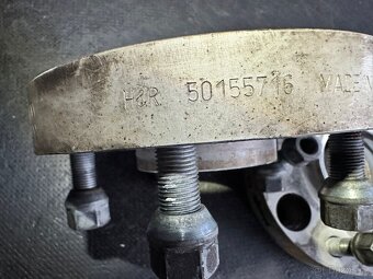 Prodám rožšiřovací podložky HR na Jeep Wrangler 2007 + - 3