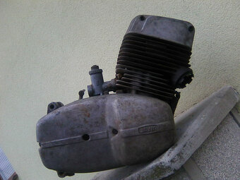 čz 250/350 471/472- motor,duralové kolo,kryt řetězu,nádrž... - 3