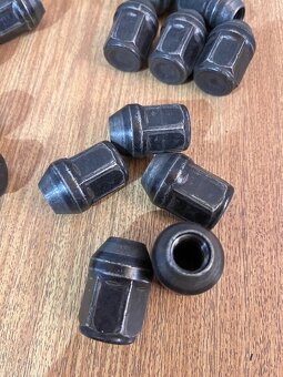 20x matice kol Hyundai Tucson - 3