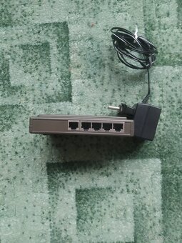 Prodám Switch TP-Link TL-SF1005D - 3