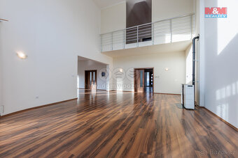 Prodej rodinného domu, 376 m², Mezirolí, Nová Role - 3