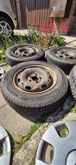 Zimní pneu 165/70r14 s disky fabia 1 + poklice - 3