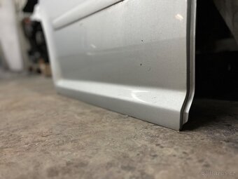 Vw Touran LA7W stříbrné pravé dveře - 3