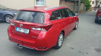 Toyota Auris Kombi 1.6 benzín - 3