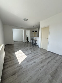 Nabízíme k pronájmu pěkný, velký byt 2+KK - 3