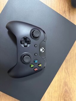 Xbox One X 1TB - 3