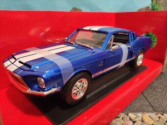 prodám nový model 1:18 shelby GT 500KR - 3