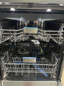 Nepoužitá myčka Beko BDFN36650XC - 3